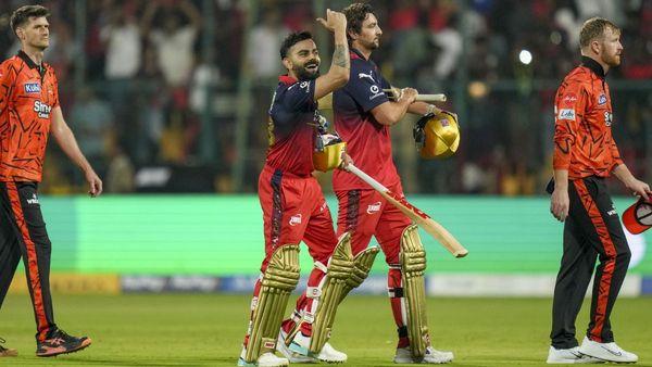 VIDEO: विराट कोहली की Flying Kiss पर अनन्या बिड़ला के रिएक्शन ने लूटी महफिल! अनुष्का शर्मा ने जीत लिया दिल