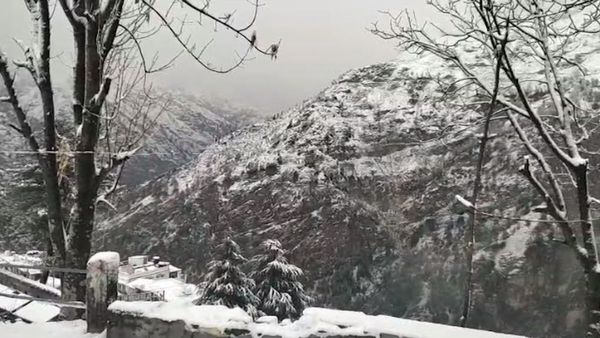 Uttarakhand Weather today बदला मौसम का मिजाज, बारिश व बर्फबारी का दौर जारी, 5 दिनों तक कैसा रहेगा मौसम