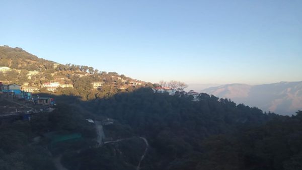 Uttarakhand Weather today मौसम का यू टर्न, पारा चढ़ने के साथ ही बारिश बर्फबारी के आसार, जानिए कहां और कब तक