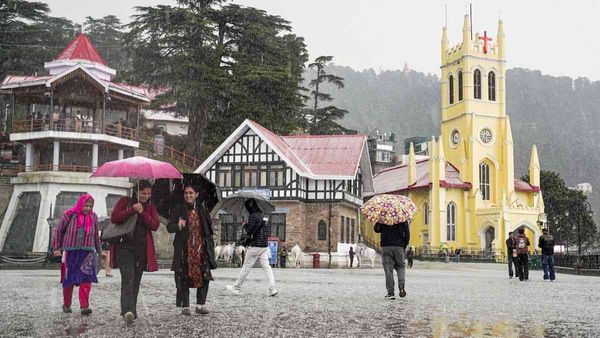 Weather Shimla: हिमाचल में फिर लौटी कड़ाके की ठंड, शिमला-मनाली समेत कई इलाकों में येलो अलर्ट