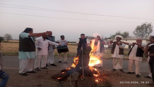 सीहोर के 3 गांवों में अनोखी होली, होली दहन पर किसानों ने ली शराब छोड़ने की शपथ, नशा मुक्त समाज का संकल्प