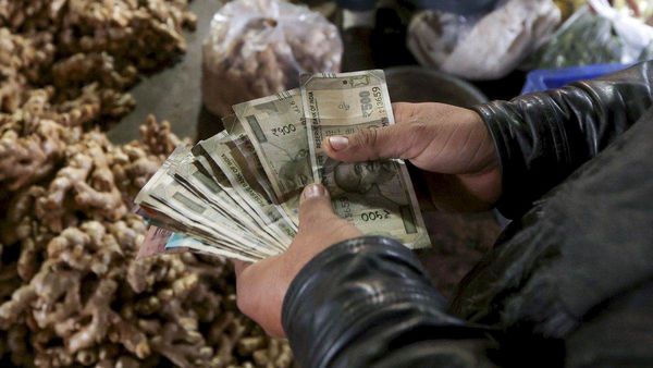 8th Pay Commission: सरकारी कर्मचारियों की चमकेगी किस्मत! 35% तक बढ़ सकती है सैलरी, फिटमेंट फैक्टर पर बड़ा अपडेट