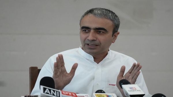 AAP का BJP पर गंभीर आरोप: गुजरात में बढ़ती लोकप्रियता से घबराकर इंस्टाग्राम पेज बंद कराया