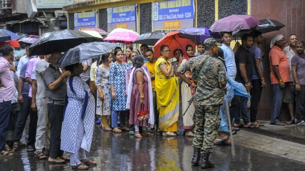 Bengal Elections 2026: 77 बूथों पर धांधली के आरोप, फालता में 32-डायमंड हार्बर में 29 शिकायतें, EVM पर लगा टेप