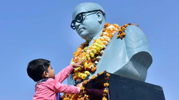 BR Ambedkar Anniversary:'जीवन लंबा नहीं महान होना चाहिए',बाबा साहेब के 10 विचार, PM मोदी ने दी श्रद्धांजलि