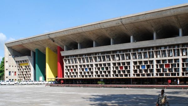 हरियाणा उच्च न्यायालय ने स्टिल्ट-प्लस-फोर नीति पर रोक लगाई