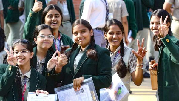CBSE Board Exam 2026: 10वीं-12वीं परीक्षा का बदलेगा स्वरूप, अब 3 भाषाएं-मैथ्स-साइंस के 2 लेवल होंगे अनिवार्य
