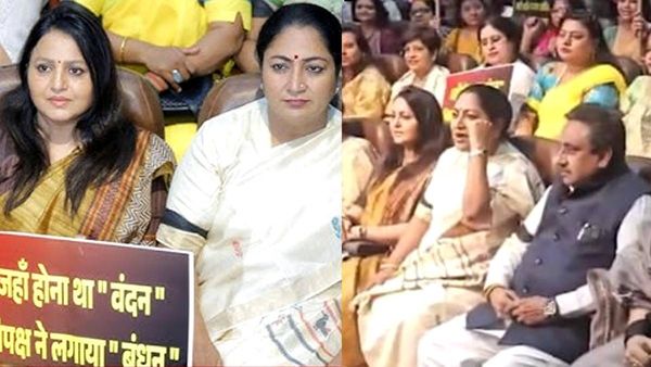 Women Reservation Bill पास न होने पर CM रेखा गुप्ता का प्रोटेस्ट, कार्यक्रम में काली पट्टी पहन जताया गुस्सा