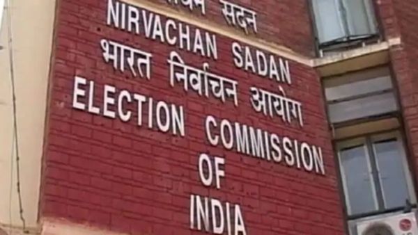 एसआईआर मुद्दों पर टीएमसी प्रतिनिधिमंडल ने चुनाव आयोग से मुलाकात की