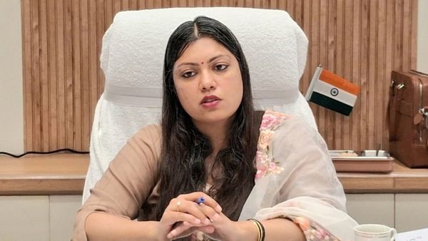 Medha Roopam कौन हैं? नोएडा DM ने मोर्चा संभाल कर शांत करवाया श्रमिक आंदोलन, ओवरटाइम पेमेंट फैसले से जीता दिल