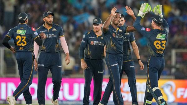 IPL में 2026 में नया विवाद, सिगरेट के धुंए से छल्ले बनाता पकड़ा गया स्टार खिलाड़ी, वीडियो वायरल