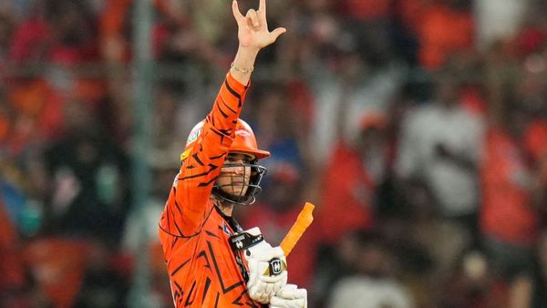 IPL 2026 Orange Cap: रिकॉर्ड शतक से अभिषेक शर्मा ने जमाया ऑरेंज कैप पर कब्जा, टॉप 5 प्लेयर्स की लिस्ट