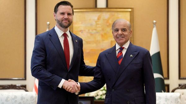 US-Iran: अमेरिका-ईरान में फिर से ठनी! फर्जी में 'कॉलर' ऊंचा कर रहा पाकिस्तान! क्या है Thank you वाली नौटंकी?