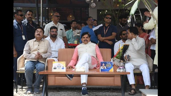 MP News: भोपाल में अलग अंदाज में दिखे सीएम मोहन यादव, ‘मन की बात’ सुनकर जनता से किया संवाद, विपक्ष पर साधा निशाना