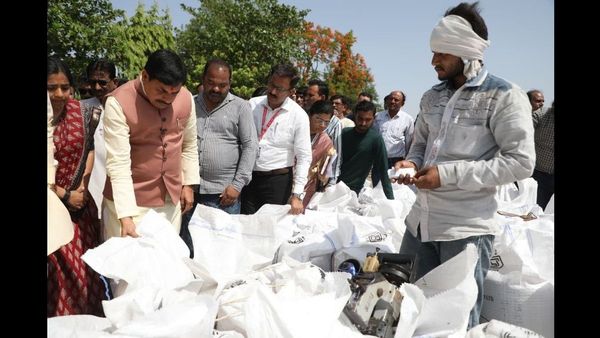 MP News: कल जो कहा, आज किया: अचानक गेहूं उपार्जन केंद्र पहुंचे सीएम मोहन यादव, किसानों से किया संवाद