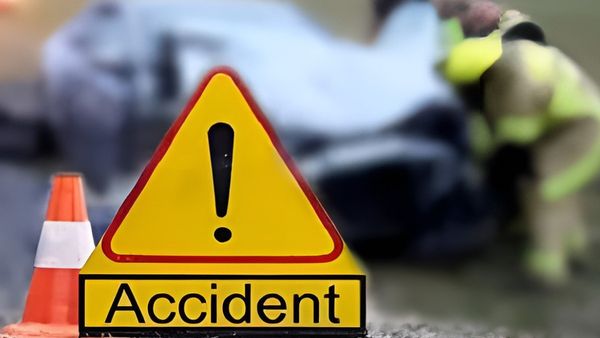 Mumbai News: कल्याण में कार और ट्रक की हुई भीषण टक्कर, 11 लोगों की हुई मौत 