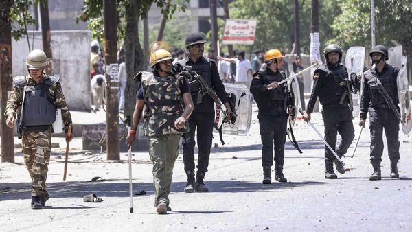 Noida Protest: नोएडा हिंसा का 'पाकिस्तानी कनेक्शन'? बाहरी तत्वों ने रची साजिश, 7 पर FIR, 300 उपद्रवी गिरफ्तार