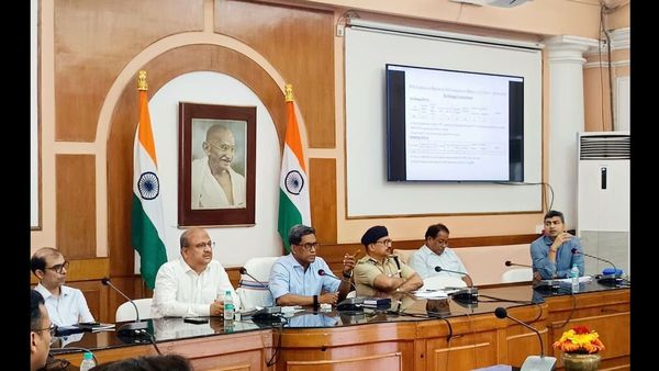 Bihar News: पीएनजी कार्यों की धीमी प्रगति पर मुख्य सचिव सख्त, कंपनियों को दी चेतावनी