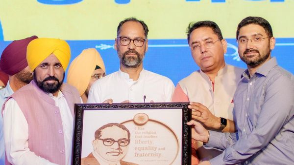 पंजाब AAP सरकार की 'मावां-धियां सत्कार योजना’ क्‍या है? महिलाओं को हर महीने मिलेंगे कितने रुपये? 