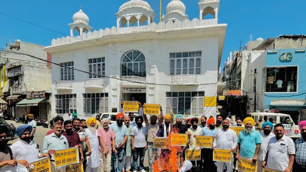 राज्यसभा सांसदों के भाजपा में शामिल होने पर पंजाब भर में AAP ने किया प्रदर्शन, जनादेश के साथ इसे बताया धोखा