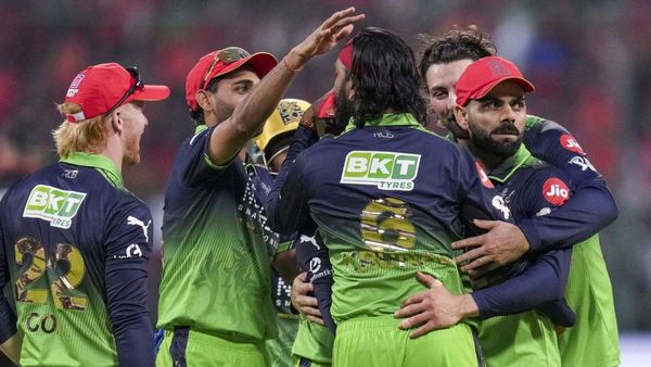RCB vs GT IPL 2026: चिन्नास्वामी में बेंगलुरु की आखिरी अग्निपरीक्षा, क्या पिच बिगाड़ेगी गुजरात का खेल?