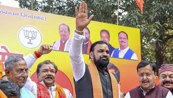 Samrat Choudhary: कहां है सम्राट चौधरी का पैतृक गांव? परिवार में उत्सव का माहौल! शाम 4 बजे नए CM का ऐलान