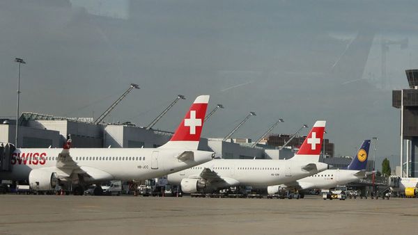Swiss Flight A330: टेकऑफ करते ही स्विस फ्लाइट के इंजन में लगी आग, 232 लोग थे सवार, मचा हड़कंप, एडवाइजरी जारी 