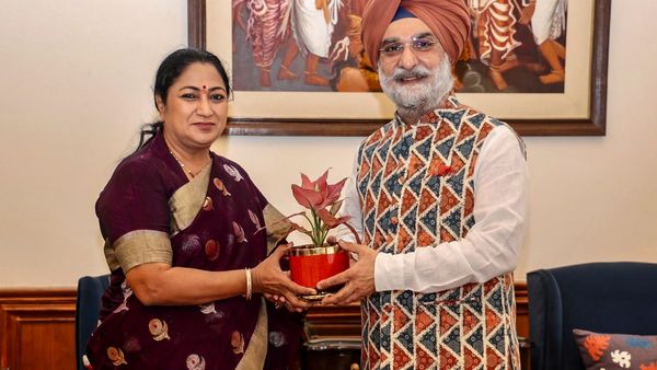 Trump ने क्यों की दिल्ली के नए LG Taranjit Singh Sandhu की तारीफ? 'ट्रुथ सोशल' पोस्ट ने बटोरी वैश्विक सुर्खिया