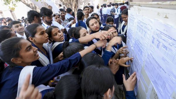 UP Board Result 2026: बस कुछ ही घंटों का इंतजार! 10th-12th की कॉपियों की चेकिंग का काम पूरा! कब आएगा रिजल्ट?