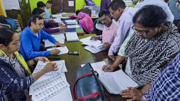 UP Voter List Update: यूपी में कब जारी होगी फाइनल वोटर लिस्ट? निर्वाचन आयोग ने किया तारीख का ऐलान