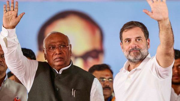 'महिलाओं को 2,000 और किसानों को 15,000 रुपये', पश्चिम बंगाल चुनाव के लिए कांग्रेस ने जारी किया घोषणा पत्र
