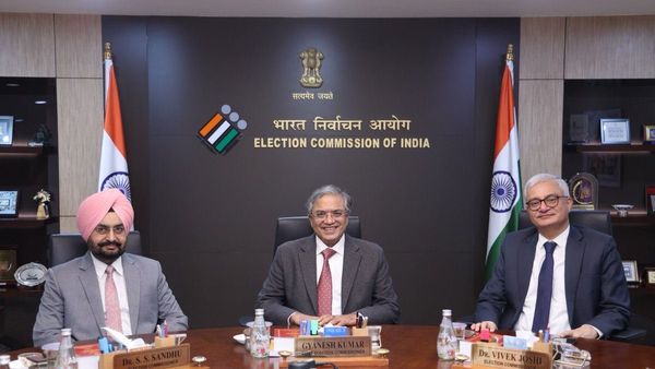 'TMC को दो टूक', चुनाव आयोग ने ममता बनर्जी की पार्टी के लिए शेयर की पोस्‍ट, ऐसा क्‍या लिखा जो मच गया बवाल?