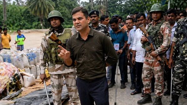 कौन हैं IPS अजय पाल शर्मा? TMC प्रत्याशी को घर में घुसकर दी चेतावनी, UP के सिंघम क्यों पहुंचे बंगाल?