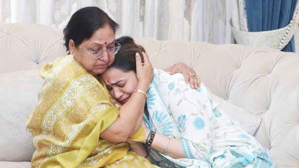 Aparna Yadav Emotional: जो काम Dimple न कर सकीं, 'Baby' ने कर दिखाया! Prateek के लिए फूट-फूटकर रोईं अपर्णा