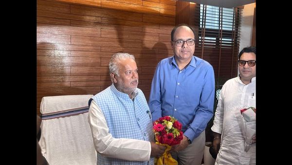 आईपीआरडी मंत्री श्रवण कुमार ने संभाला पदभार, भ्रामक सूचनाओं पर सख्ती के दिए निर्देश