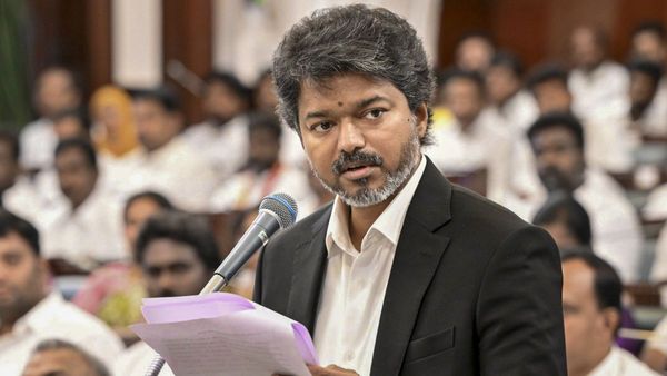 Tamil Nadu: अग्निपरीक्षा में पास हुए CM विजय, DMK का वॉकआउट और AIADMK की बगावत ने पलटा पासा