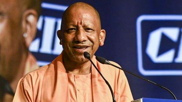 UP: हफ्ते में सिर्फ 5 दिन जाना होगा ऑफिस! योगी सरकार ने लागू किया Work From Home, शिफ्ट टाइमिंग में भी बदलाव