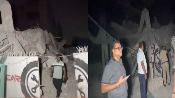Delhi: साकेत मेट्रो स्टेशन के पास 5 मंजिला इमारत गिरी, 10 लोगों को सुरक्षित निकाला गया, रेस्क्यू ऑपरेशन जारी