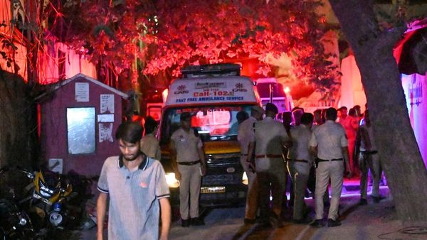 Building Collapse: 'मलबे से आ रही थीं चीखें, अभी भी फंसे होंगे 100 लोग', चश्मदीदों ने बताया खौफनाक मंजर का सच