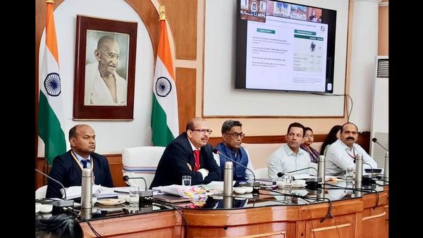 बिहार में विनियामक सुधारों को लेकर उच्चस्तरीय बैठक, निवेश और व्यापार सुगमता पर जोर