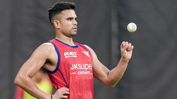 क्या सिर्फ ड्रिंक्स पिलाकर ही घर लौट जाएंगे अर्जुन तेंदुलकर? लखनऊ के लिए डेब्यू का मौका मिलेगा या नहीं?