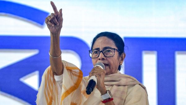 Mamata Banerjee के 'गढ़' में किसने किया विद्रोह? हार के बाद पार्टी पर सवाल उठाने वाले नेताओं को TMC का नोटिस