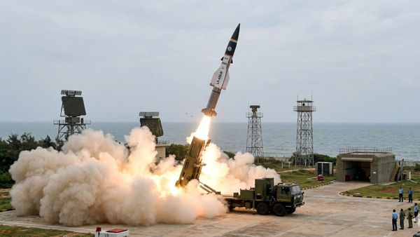 OI Defence: नेवी के लिए DRDO ने बनाई घातक मिसाइल, क्या है खासियत और कितने में बनी? जानें सब