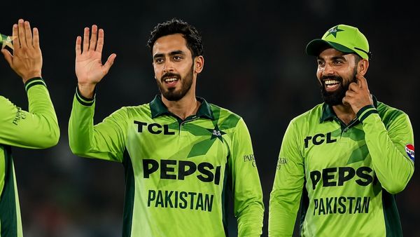 PAK vs AUS: पाकिस्तान क्रिकेट में टूटा 42 साल पुराना रिकॉर्ड! डेब्यू मैच में ही छाया यह खिलाड़ी, रचा इतिहास