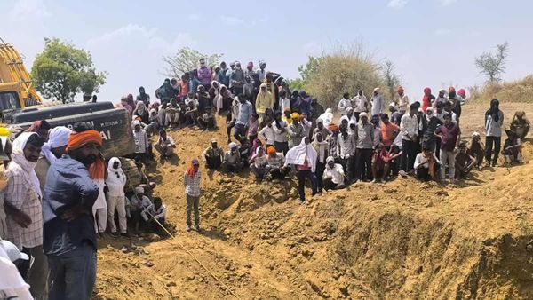 MP News: पन्ना में निर्माणाधीन कुआं बना काल, मिट्टी खिसकने से मजदूरों की दर्दनाक मौत