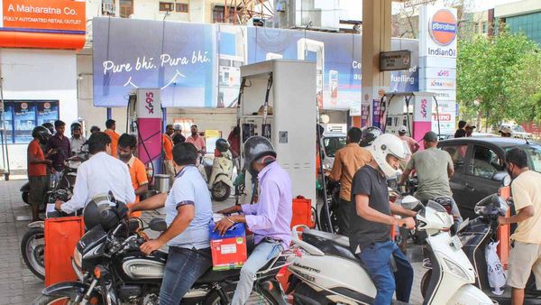 Petrol Diesel Price: आज घटे या बढ़े पेट्रोल और डीजल के दाम? टंकी फुल कराने से पहले चेक करें ताजा रेट