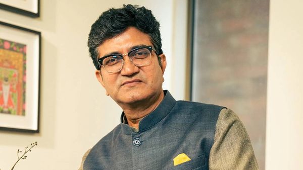 कौन हैं Prasoon Joshi, जो बनें प्रसार भारती के नए चेयरमैन? भारतीय संस्कृति और म्यूजिक से जुड़ा है ऐसा कनेक्शन
