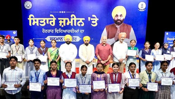 PSEB Toppers Award: पंजाब सरकार की बड़ी पहल, 8वीं, 10वीं और 12वीं के टॉपर्स को CM भगवंत मान ने किया सम्मानित
