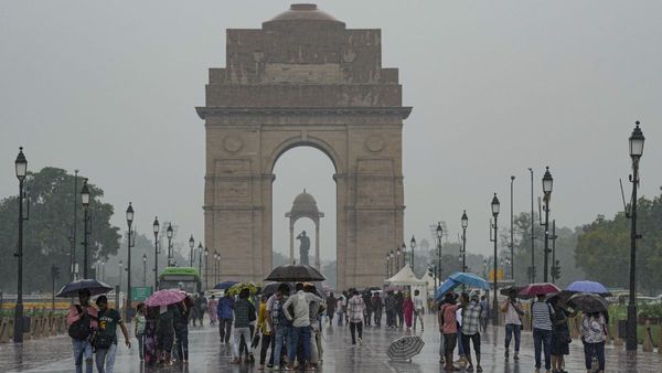 Delhi-NCR Weather Update: दिल्ली-एनसीआर में आज आंधी और बारिश का अलर्ट, अगले 24 घंटे इन इलाकों के लिए भारी
