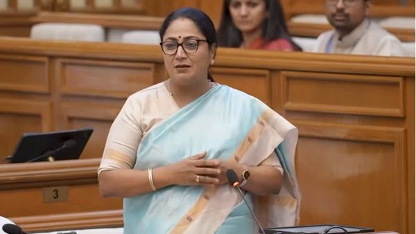 ‘काम पूरा करो वरना बजट कटेगा’, CM रेखा गुप्ता का अफसरों को अल्टीमेटम, स्कूल से लेकर नालों तक पर सख्त एक्शन